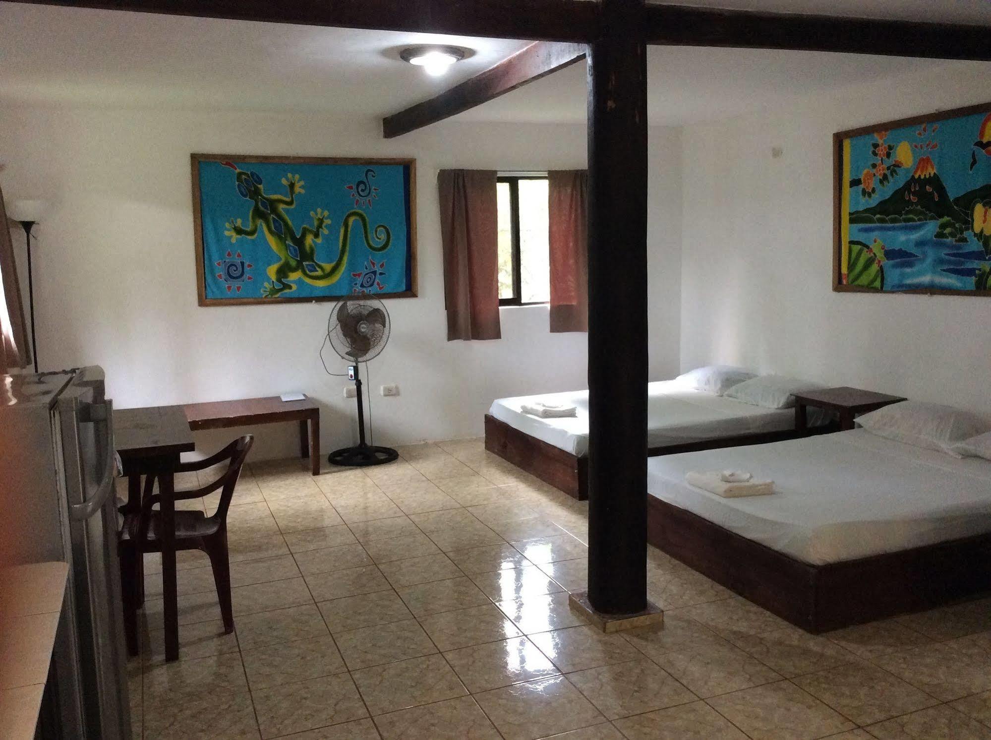 Be My Guest Cabinas Puerto Viejo de Talamanca Eksteriør billede